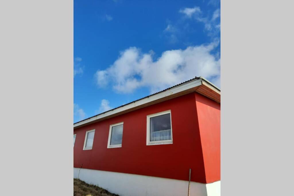 Ferienwohnung The Red House Near The Sea Njarthvik Exterior foto